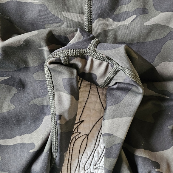 VGUC Athleta Ultimate 7/8 Tight Camo Green Black Small Pocket - Picture 8 of 14